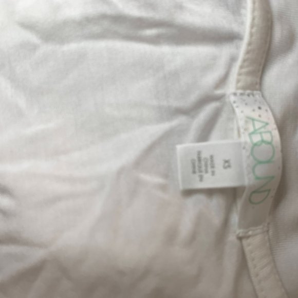 🦄 NEW! Abound XS Washed V-Neck Hi-Lo Tee - Picture 7 of 8